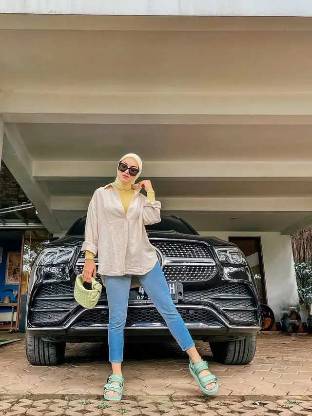 15 Outfit Earth Tone Stylish & Nyaman: Tampil Kece!