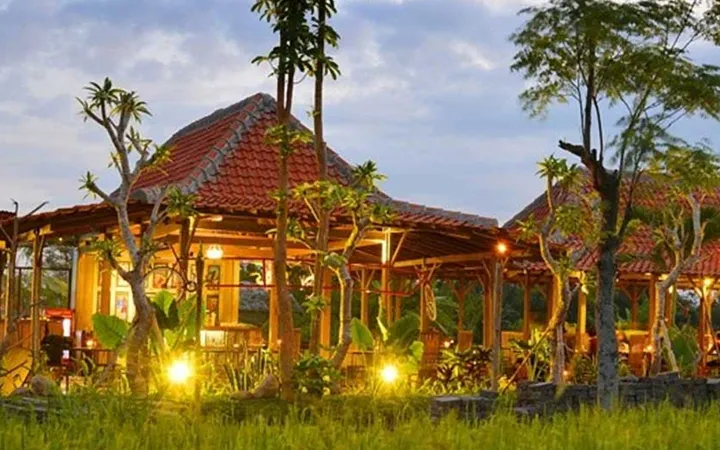 3 Warung Makan Tegal Pemandangan Alam: Nomor 2 Bikin Takjub!