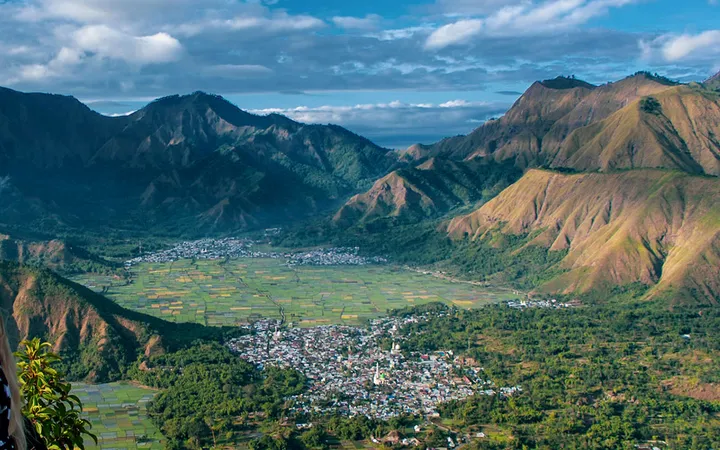 4 Bukit Lombok Timur: Saksikan Sunrise Spektakuler yang Memukau