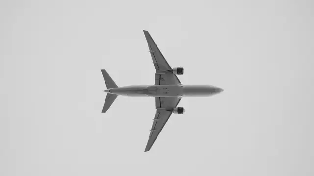 Aeroflot Mendarat Darurat Delhi: Bau Plastik Misterius Bangkok-Moskow