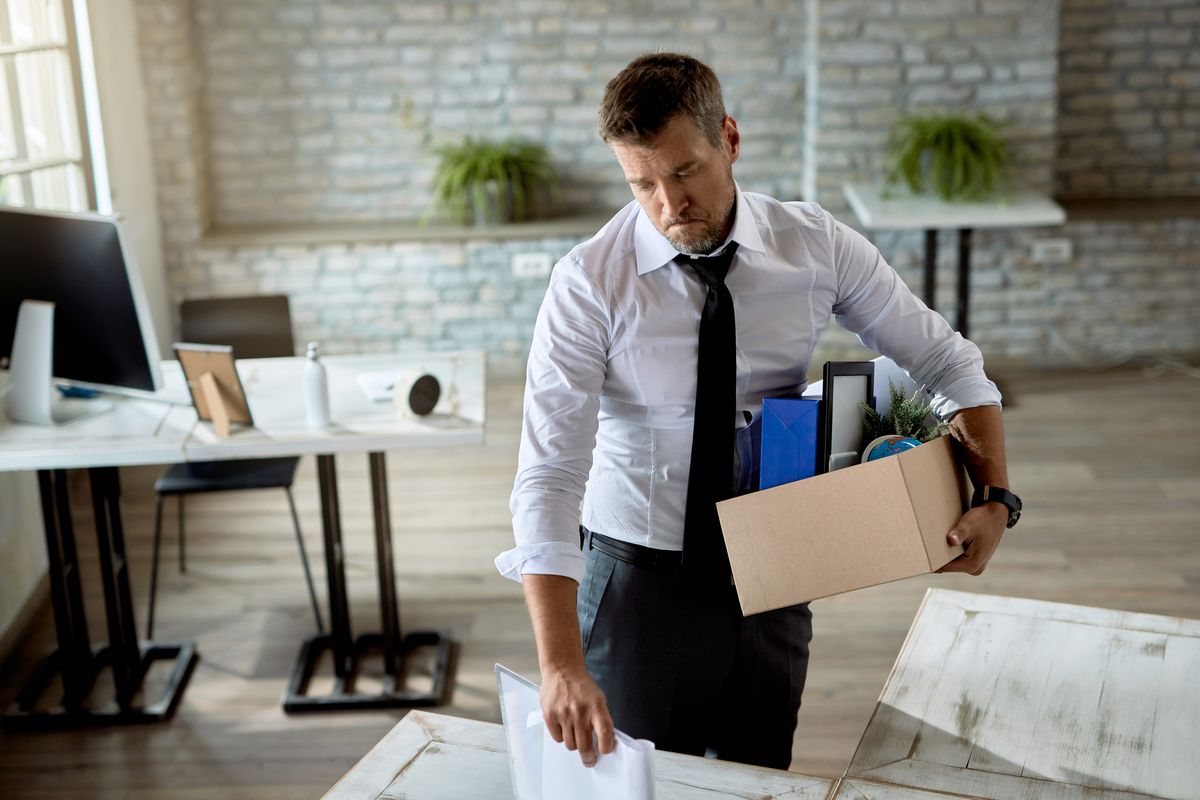 Atasi Sedih Setelah PHK: Berapa Lama Normalnya?