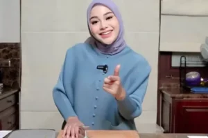 Aurel Hermansyah Shopee Live: 3000+ Pesanan, Rahasia Suksesnya?