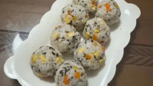 Bekal Anak Sekolah: Nasi Kepal Nori Telur Anti Ribet