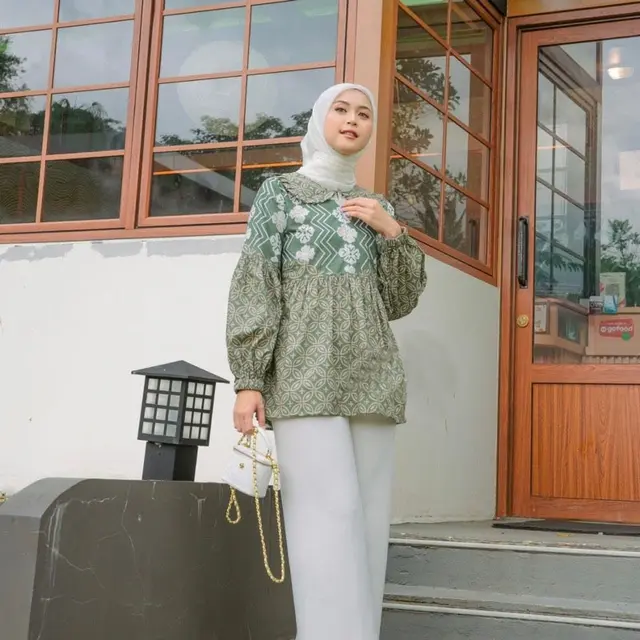 Blouse Hijab 2025: 5 Model Terbaru, Stylish Kantor Hingga Liburan