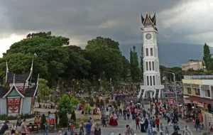 Bukittinggi Malam Minggu: Romantis, Sejuk, & Kearifan Lokal Menawan