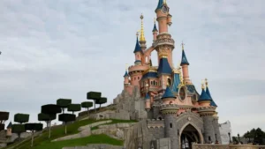 Disneyland Abu Dhabi: Impian Terwujud di Timur Tengah