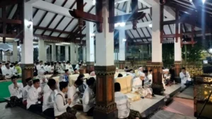 Doa Kiai NU di Makam Hadratussyekh Hasyim Asyari Jombang