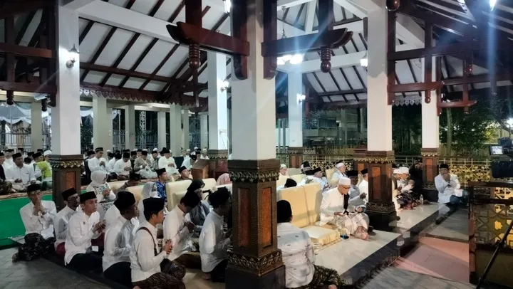 Doa Kiai NU di Makam Hadratussyekh Hasyim Asyari Jombang