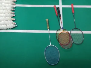 Evolusi Raket Badminton: Kayu Sederhana ke Teknologi Canggih