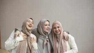 Hijab 2025: 6 Warna Glowing Bikin Wajahmu Berseri