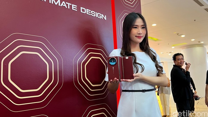 Huawei Mate XT Ultimate: Spesifikasi Canggih, Harga & Lipat Tiga!
