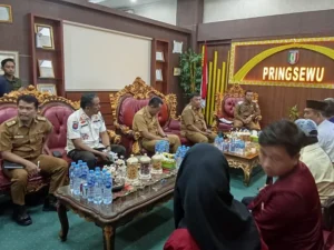 Jalan Rusak Pantura Pringsewu? Warga Desak Bupati Segera Bertindak