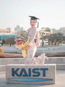 Kebaya Wisuda 2025 Hijab: 5 Inspirasi Modern & Klasik Jawa