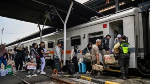 Kereta Tambahan Waisak: Liburan Lancar, Tiket Daop 8 Surabaya