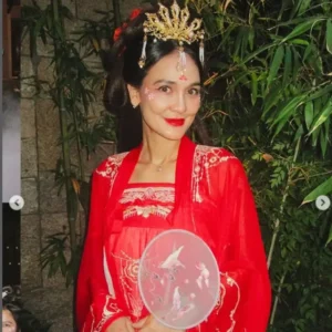 Luna Maya Tampil Memesona di Bridal Shower Shanghai