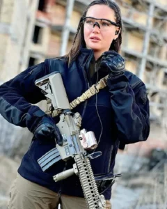 Miss Ukraina Berani: Perang Melawan Rusia, Bawa Senjata