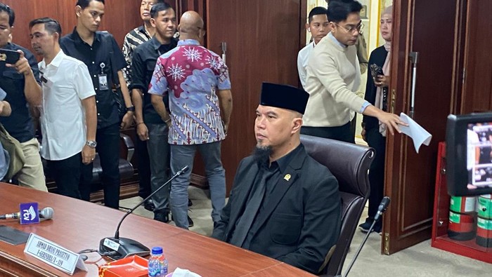 Naturalisasi Ahmad Dhani: Benarkah Ide Ini Tanpa Cacat?