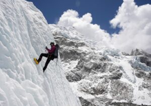 Pendaki Everest Pecahkan Rekor: 19 Kali Taklukkan Puncak Tertinggi