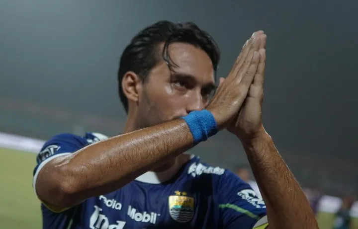 Persib vs PSS Sleman: Ezra Walian & Arsan Absen? Kondisi Terbaru