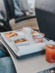 Pesawat: Jatah Makanan Tambahan, Hemat atau Memalukan?