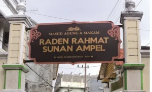 Qasidah Ziarah Wali Lengkap: Teks Arab, Arti, & Lirik Salamullahi