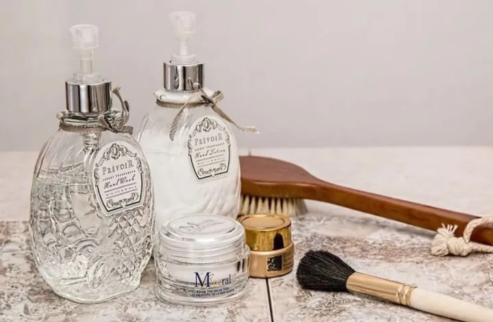 Rahasia Kulit Glowing di Musim Panas: Tips Dokter Kulit