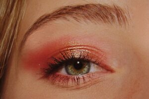 Rahasia Makeup Mata Tahan Lama: 10 Tips Anti Luntur