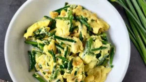 Resep Telur Orak-Arik Daun Kucai: Sarapan & Bekal Lezat