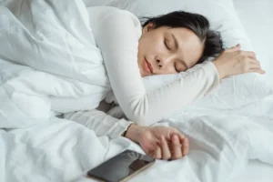 Tidur Nyenyak 5 Menit? Rahasia Militer Ampuh Atasi Insomnia