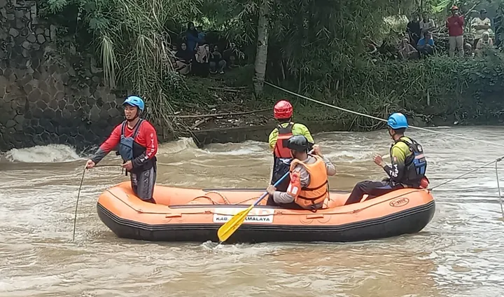 Tragedi Karyawan Tenggelam, Pencarian Sungai Cikidang Berlanjut
