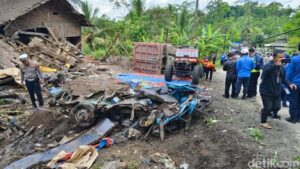 Tragedi Mengerikan Purworejo: 11 Korban Tewas Kecelakaan Angkot-Truk