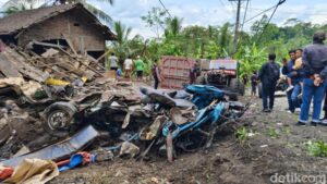 Tragedi Purworejo: Truk Tabrak Angkot, 11 Jiwa Tewas