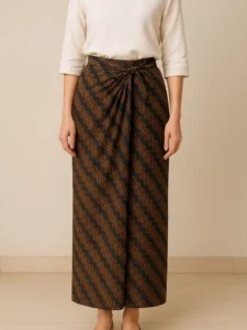 Hijab Stylish Modern? 6 Padu Padan Rok Lilit Batik Putih