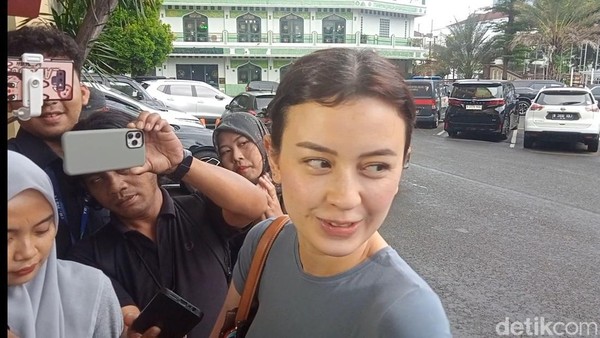 Kimberly Ryder Tuntut Edward Akbar Mediasi Kasus Penggelapan Mobil
