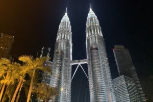 PHK Massal Petronas: 5000 Karyawan Terkena Dampak?