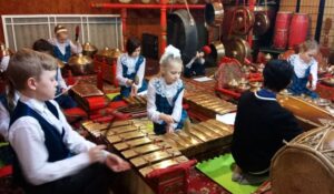 Rahasia Sukses Negara: Menari & Menyanyi di Sekolah?