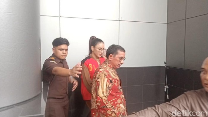 Sidang Wanprestasi Nikita Mirzani Rp100M: Penundaan Lagi?